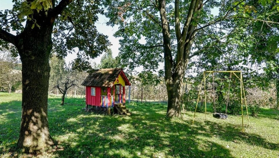 Location, children, Family