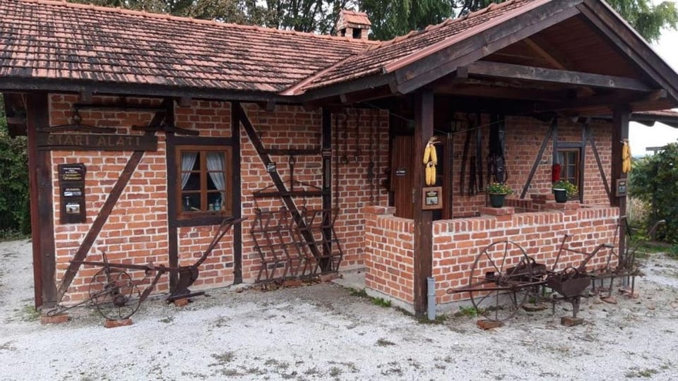 Location, children, Family