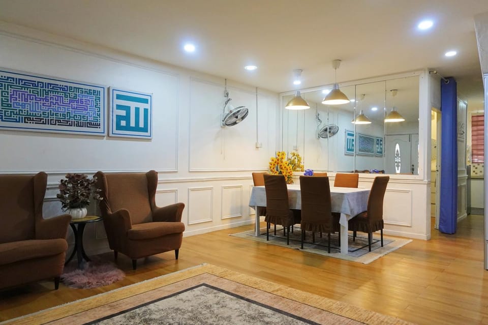 Living room, Seating area, Dining area