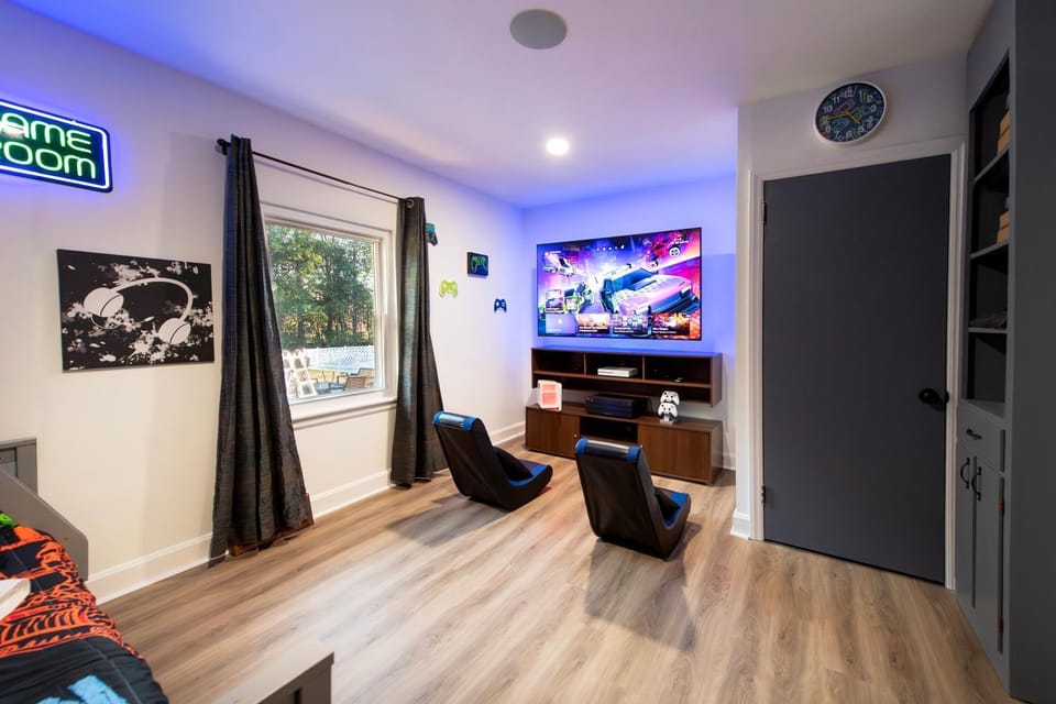 Game Room, Bedroom