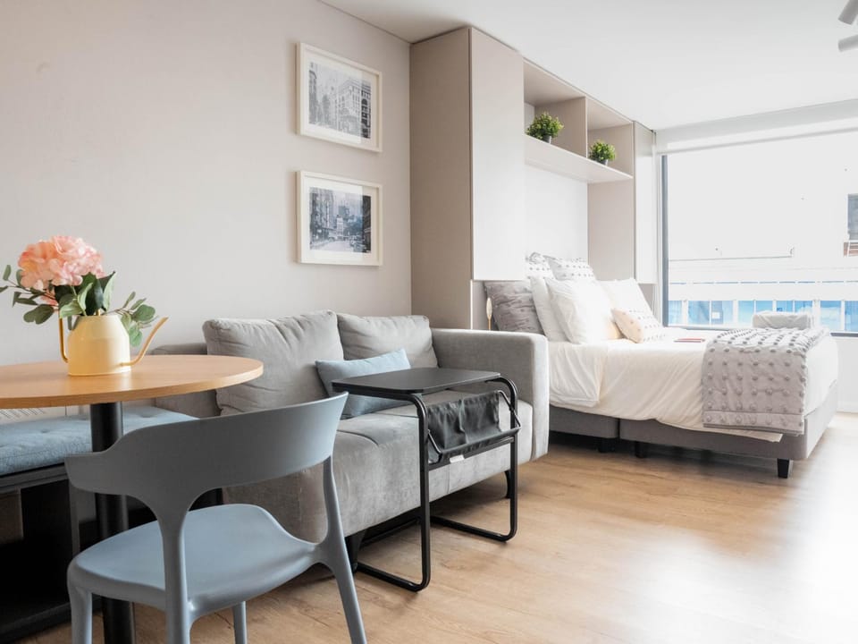 Bed, Photo of the whole room, Seating area, Dining area