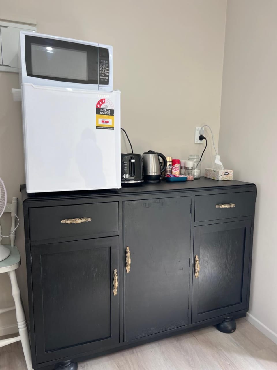 Coffee/tea facilities, microwave