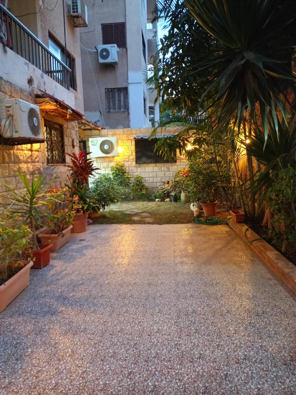 Modern Comfort Quiet,Cozy Stay Apartment in Alexandria