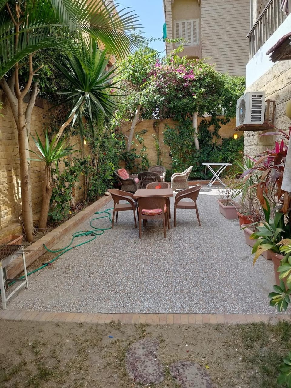 Modern Comfort Quiet,Cozy Stay Apartment in Alexandria