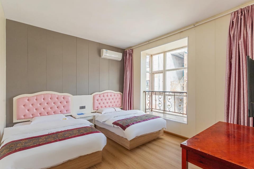 Bed, Photo of the whole room, Bedroom, air conditioner