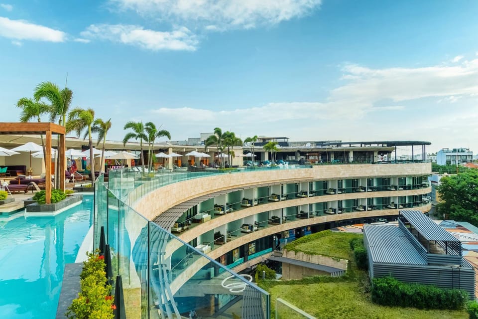 Property building, Balcony/Terrace, Swimming pool
