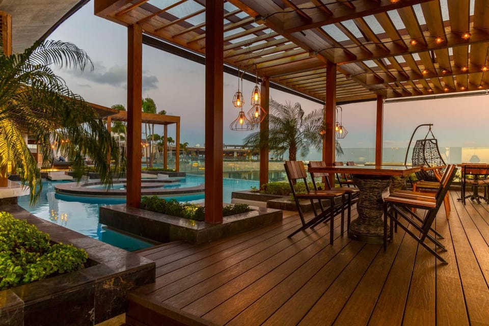 Restaurant/places to eat, Restaurant/places to eat, Balcony/Terrace