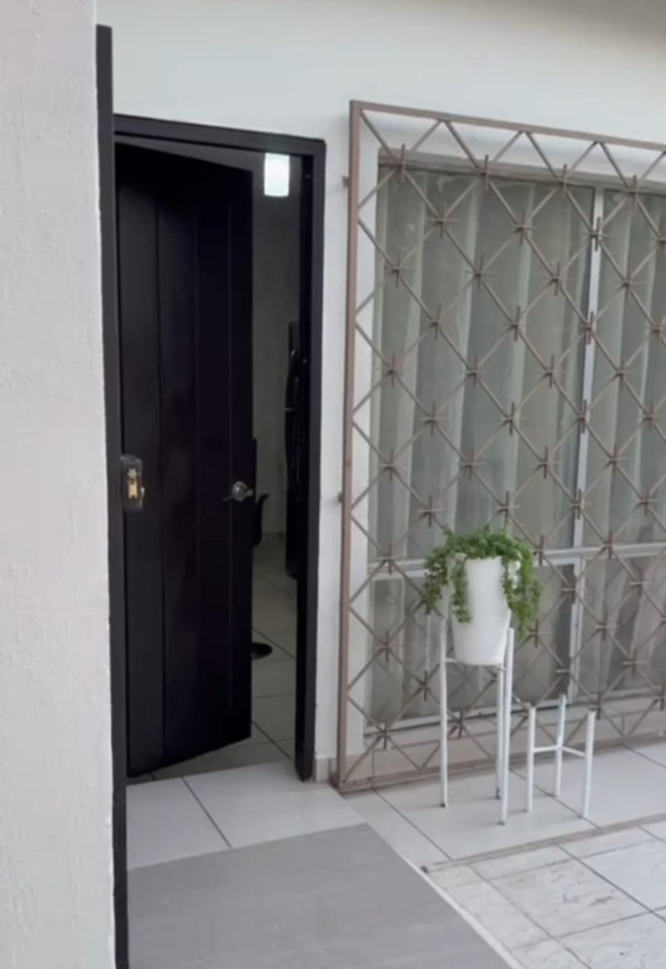 Facade/entrance, Off site