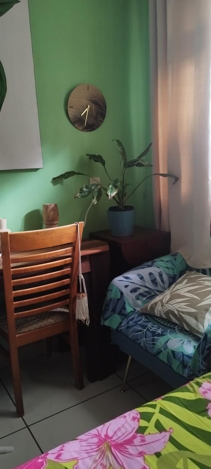 Bed, Photo of the whole room, Seating area, Bedroom