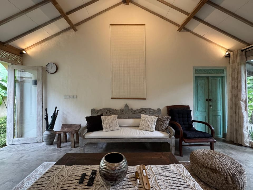 Living room, Photo of the whole room, Seating area