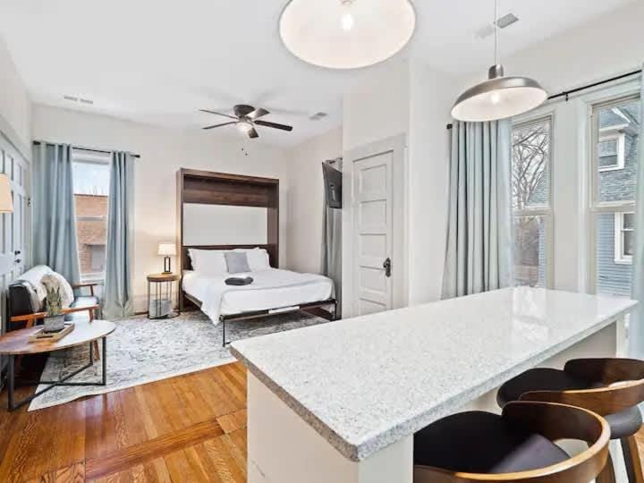 Victorian Estates - Cute Stuido - Steps To Clinic Apartment in Cleveland Heights