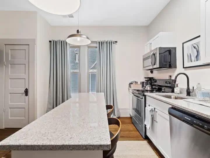 Victorian Estates - Cute Stuido - Steps To Clinic Apartment in Cleveland Heights