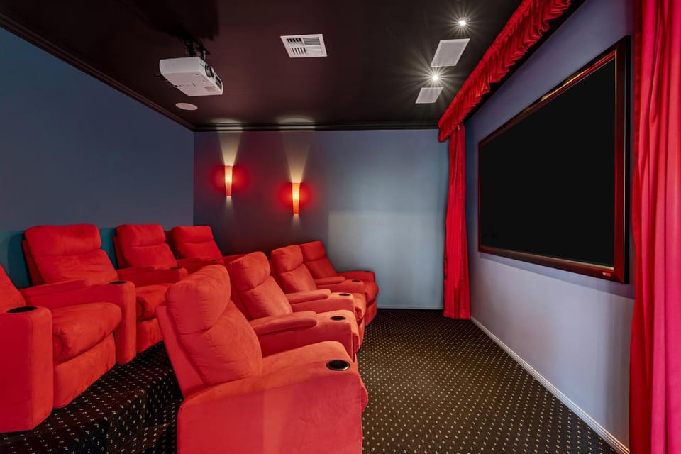 Maison Marie: Cinebar Getaway 4 Bedrooms 2.5 Baths House in Bulimba