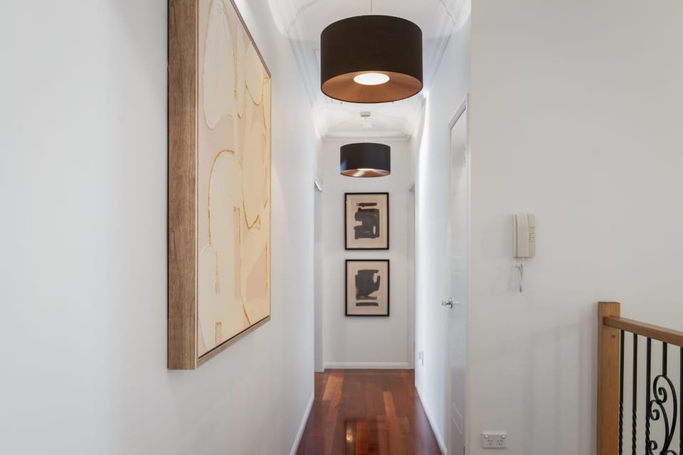 Maison Marie: Cinebar Getaway 4 Bedrooms 2.5 Baths House in Bulimba