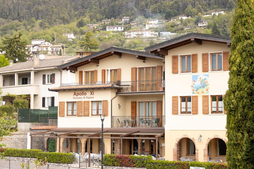 Property building, Day, Natural landscape, Balcony/Terrace
