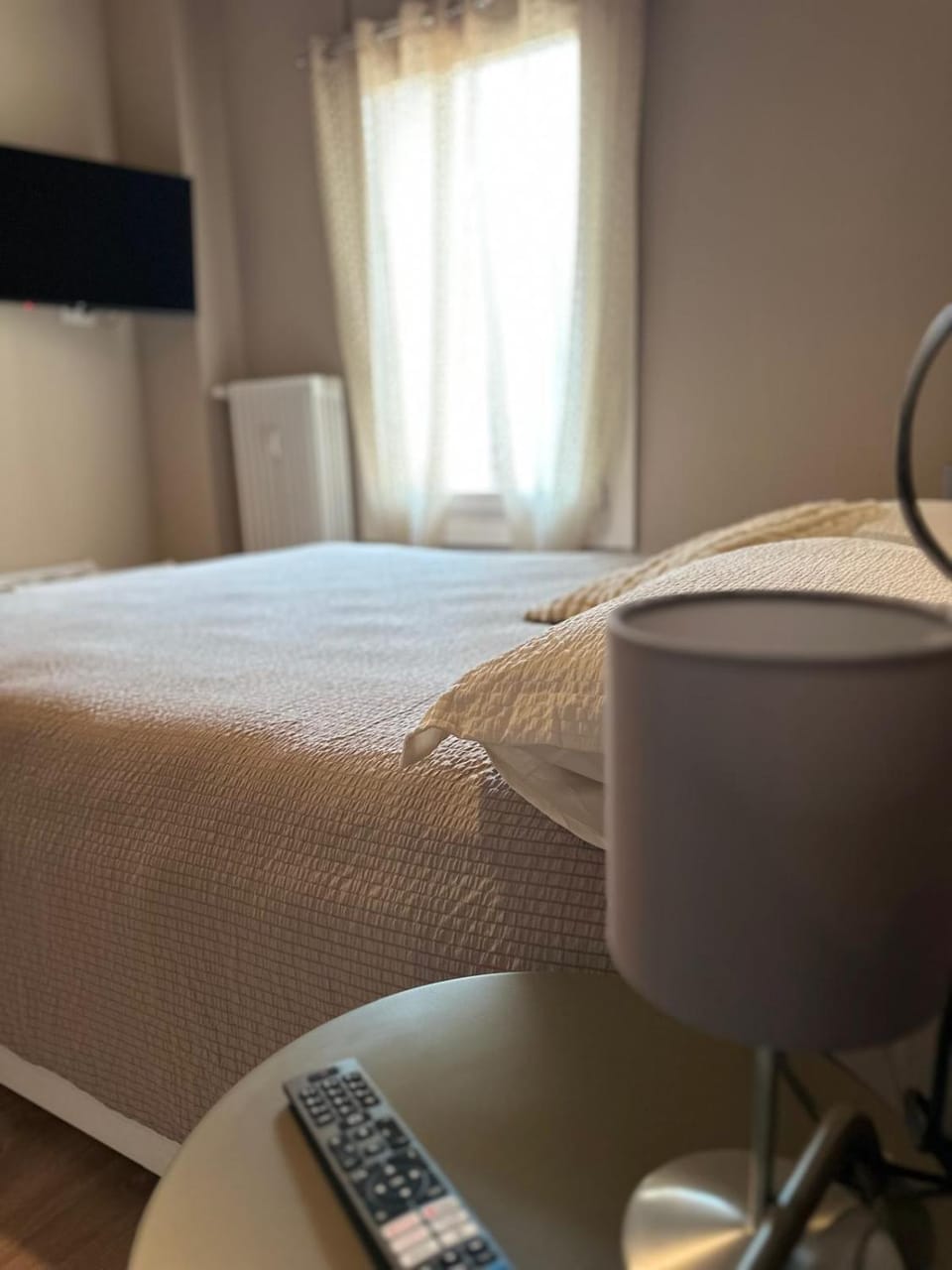 Bed, TV and multimedia, Bedroom