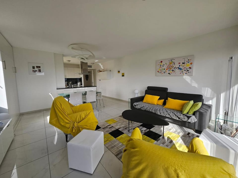 Agréable appartement vue mer à Bandol Piscine Apartment in French Riviera