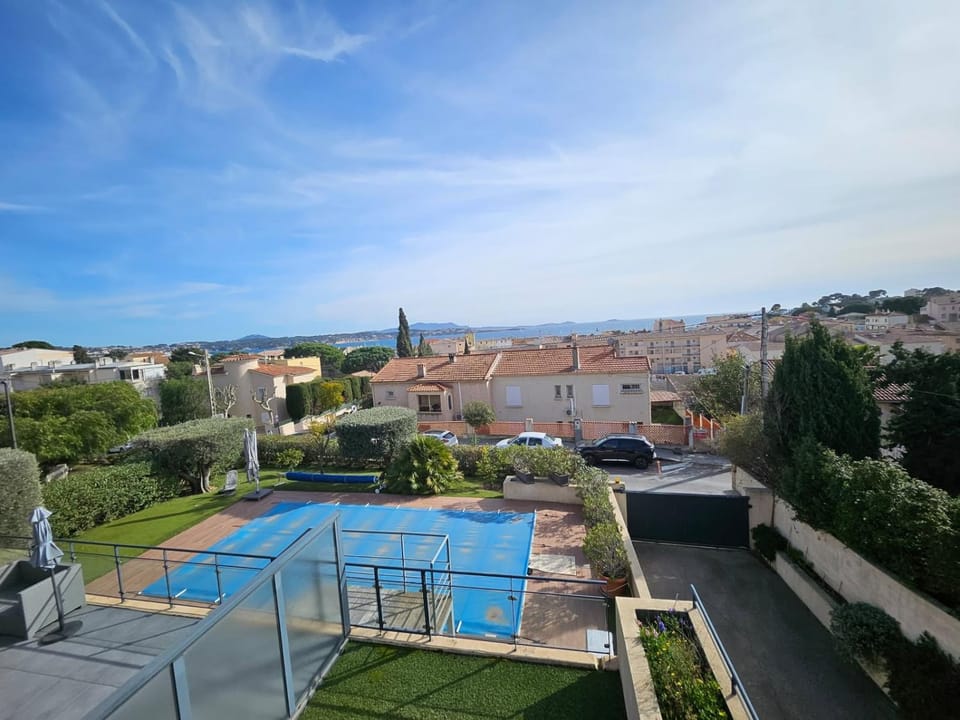 Agréable appartement vue mer à Bandol Piscine Apartment in French Riviera
