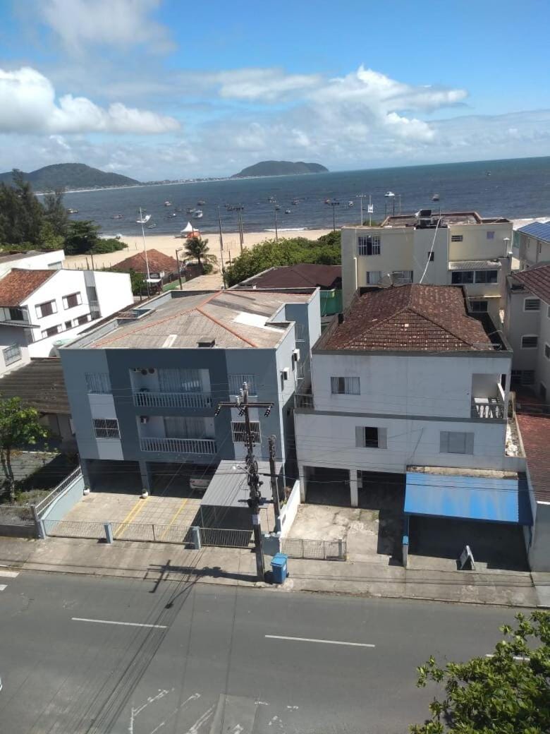 Property building, Day, Neighbourhood, Natural landscape, Bird's eye view, City view, Sea view, Location, Parking