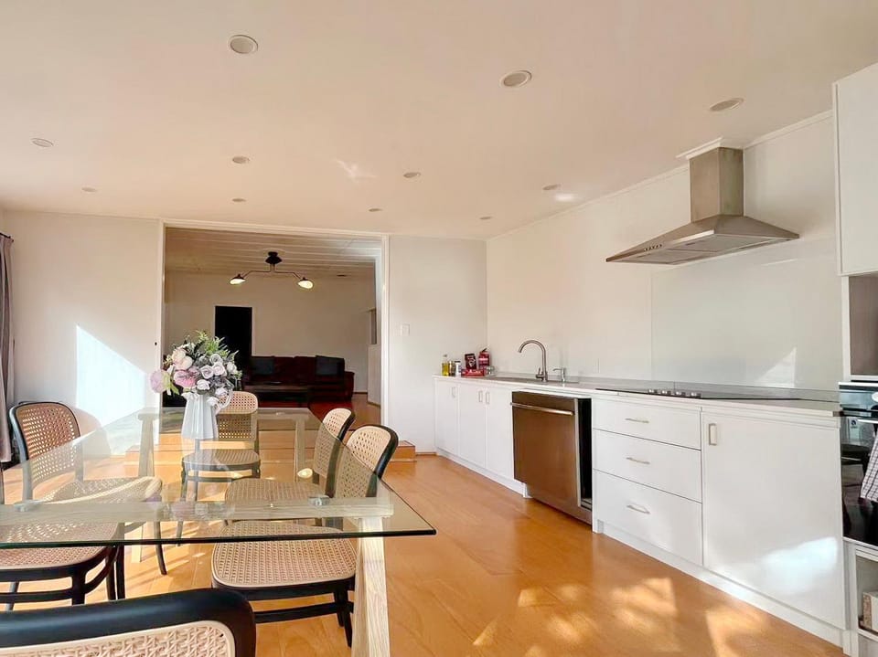 6mins to airport Large Family House House in Auckland