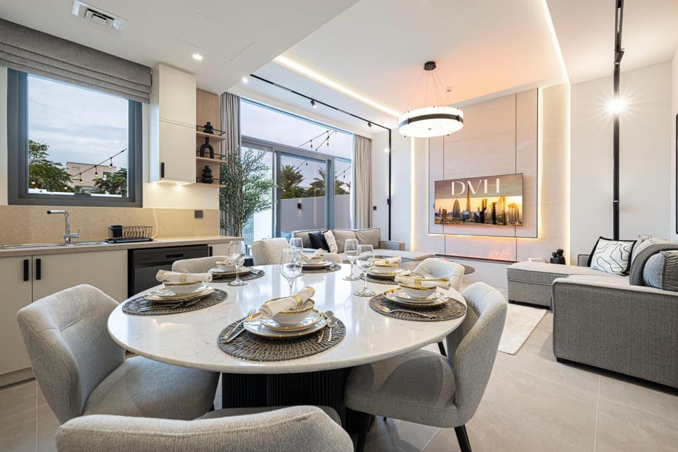 Living room, Dining area
