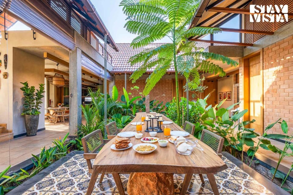 Dining area, Breakfast