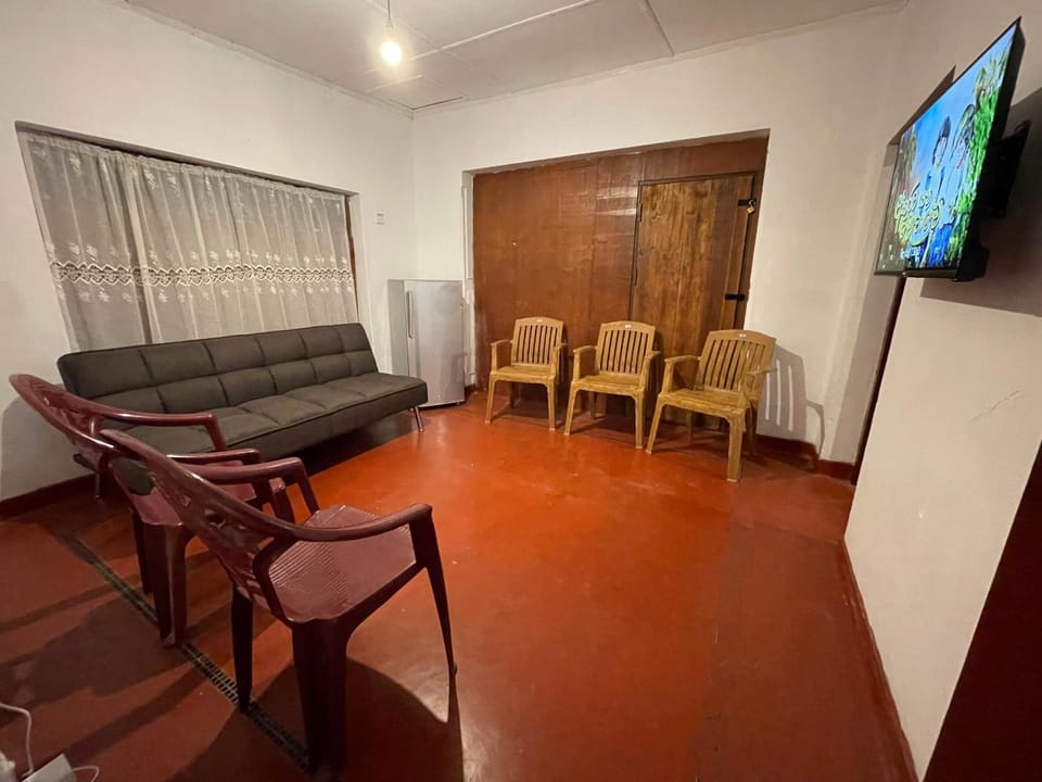 TV and multimedia, Living room, Seating area, Evening entertainment