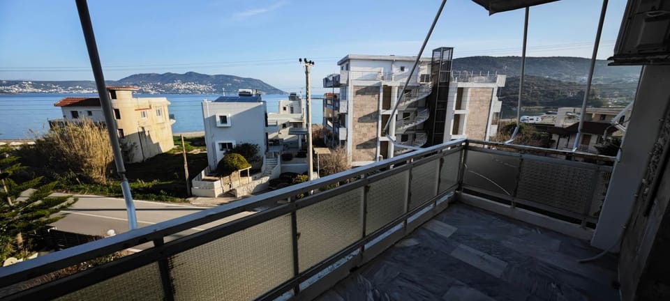 Property building, Natural landscape, View (from property/room), Balcony/Terrace, City view, Sea view
