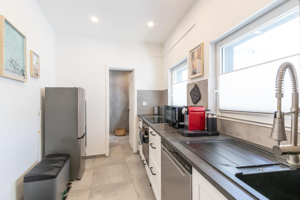 Kitchen or kitchenette, dishwasher, oven, pet friendly, stove, toaster