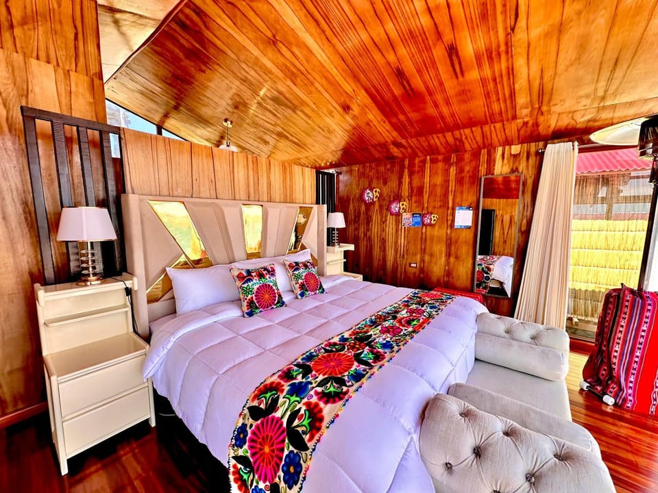 Bed, Decorative detail, Bedroom