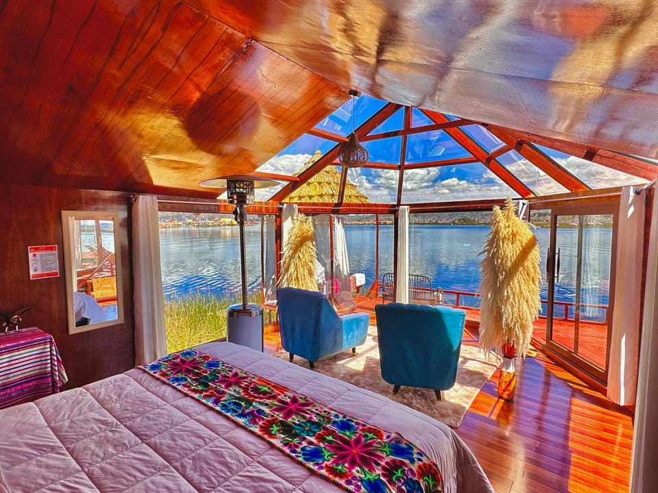 Bed, Natural landscape, Living room, Photo of the whole room, Seating area, Bedroom, Lake view