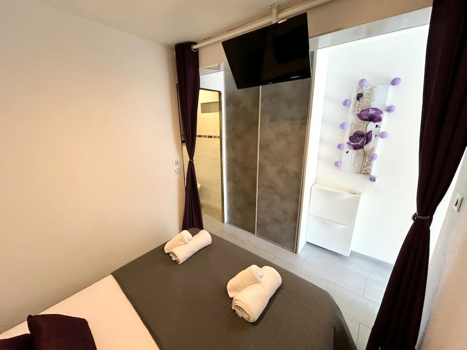 Bed, Bedroom, cot