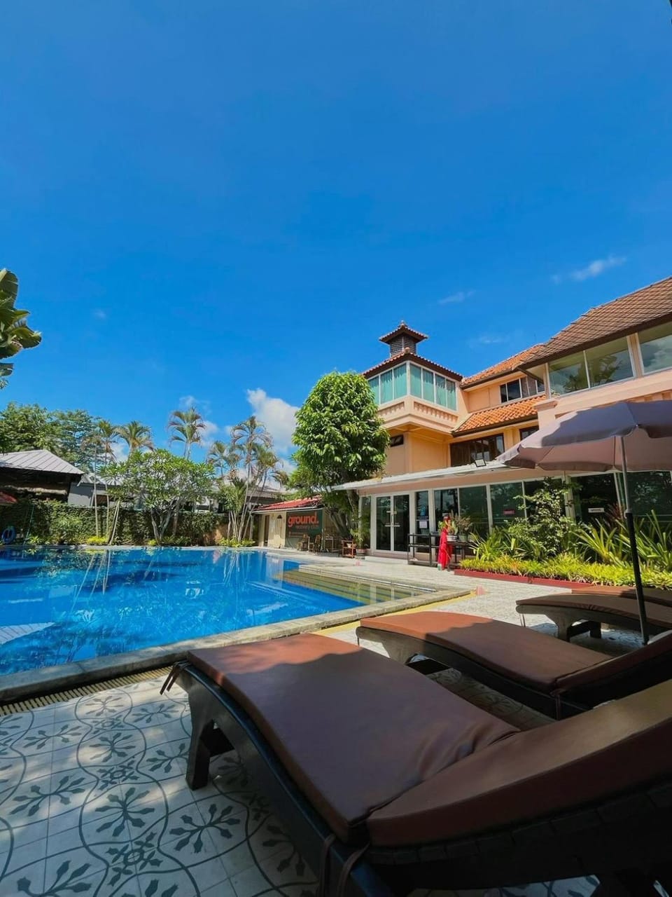 Swimming pool