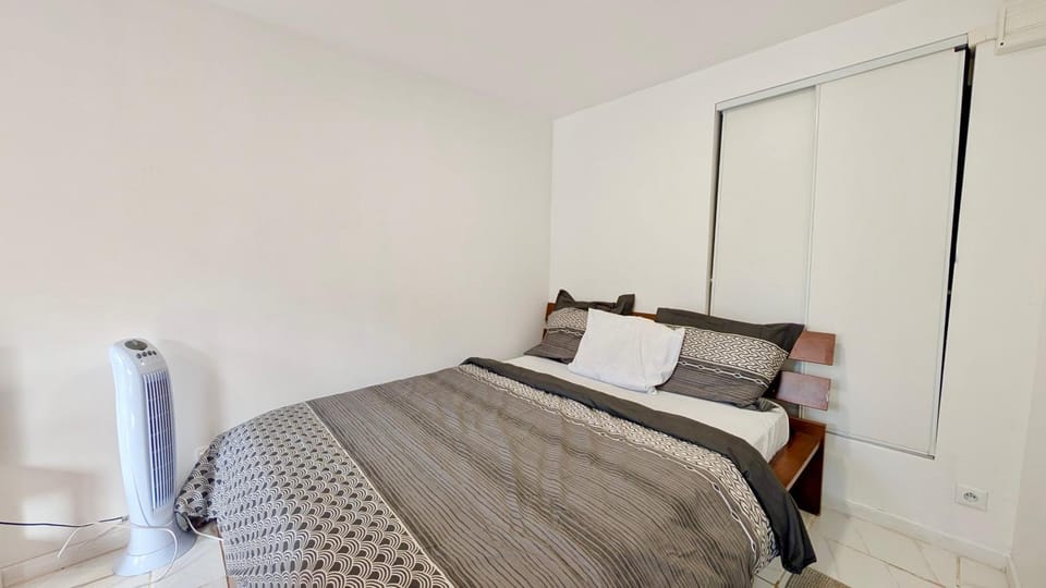 Bed, Photo of the whole room, Bedroom, wardrobe