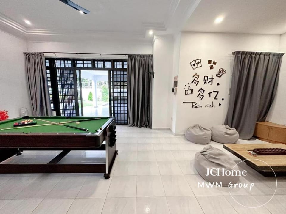 Billiard, Game Room, Living room, Seating area