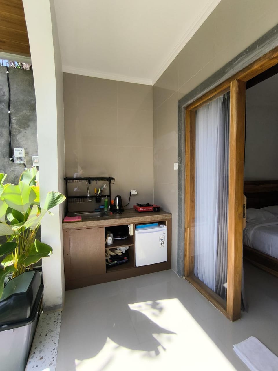 Kitchen or kitchenette, minibar