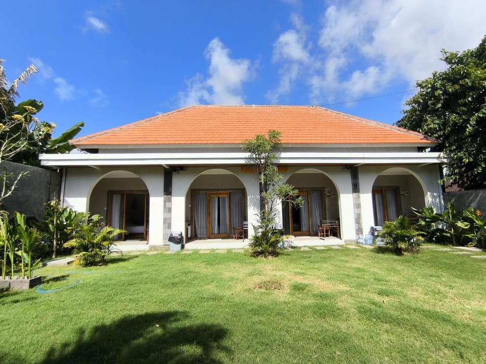 Property building, Day, Garden, Garden view