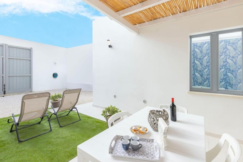 Patio, Living room, Seating area, Dining area