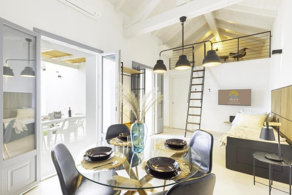 Bed, Kitchen or kitchenette, Living room, Photo of the whole room, Seating area, Dining area