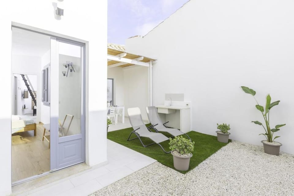 Patio, Spring, Day, Garden, Bathroom, Garden view
