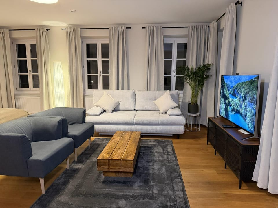 Communal lounge/ TV room, TV and multimedia, Living room, Seating area