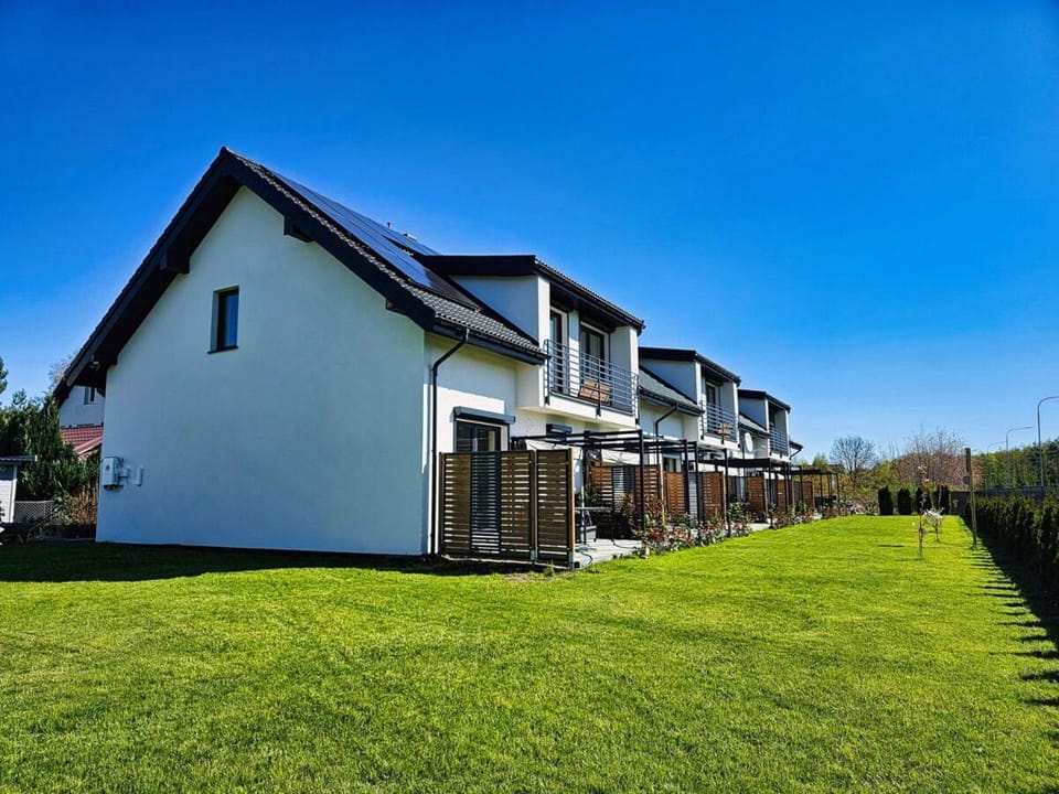 Property building, Spring, Day, Garden view