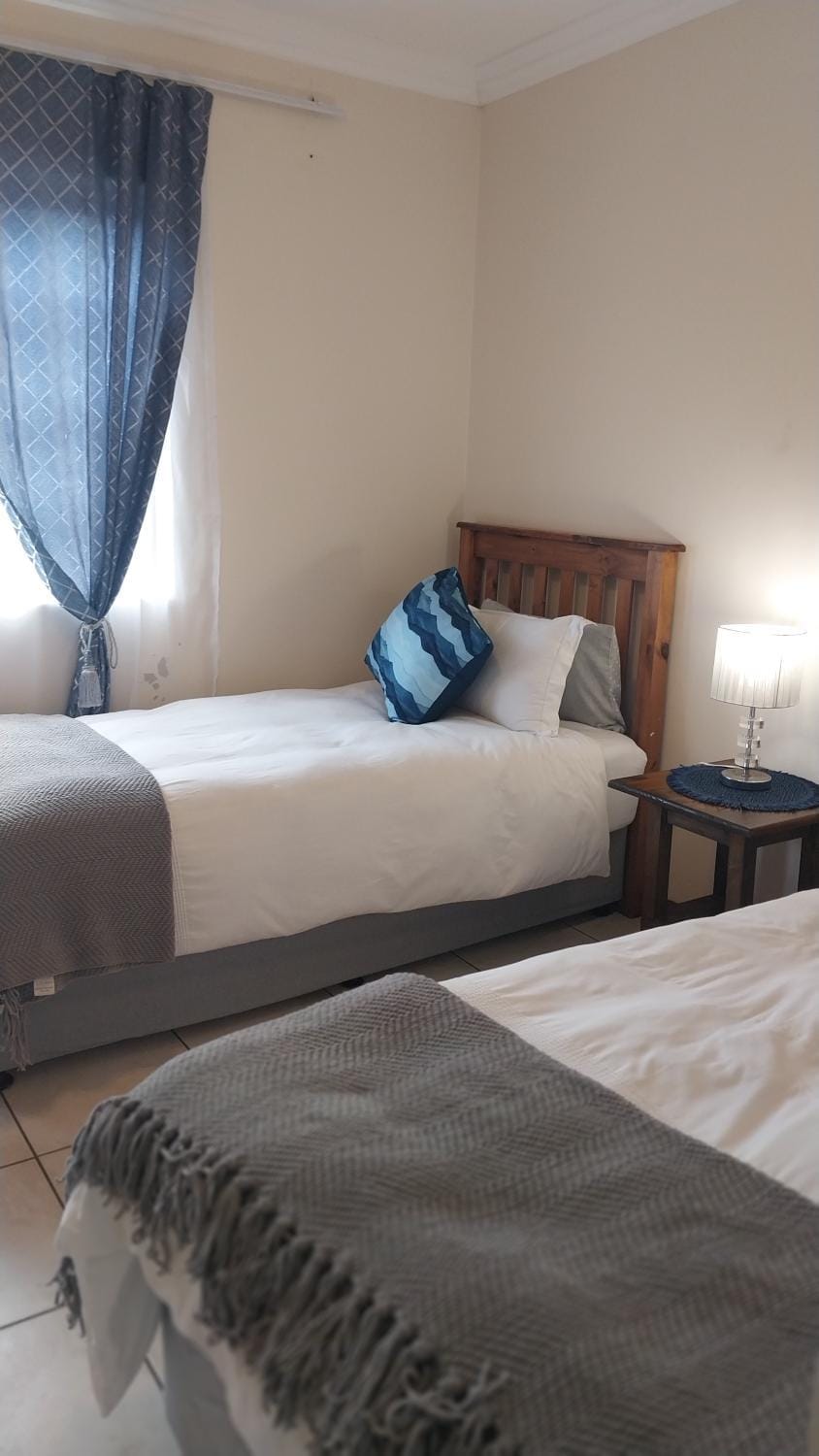 Property building, Bed, Bedroom