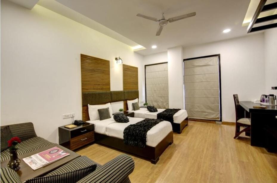 Bed, TV and multimedia, Coffee/tea facilities, Photo of the whole room, Bedroom, towels, air conditioner