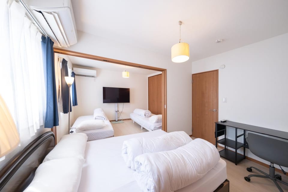 Bed, TV and multimedia, Photo of the whole room, Bedroom, air conditioner
