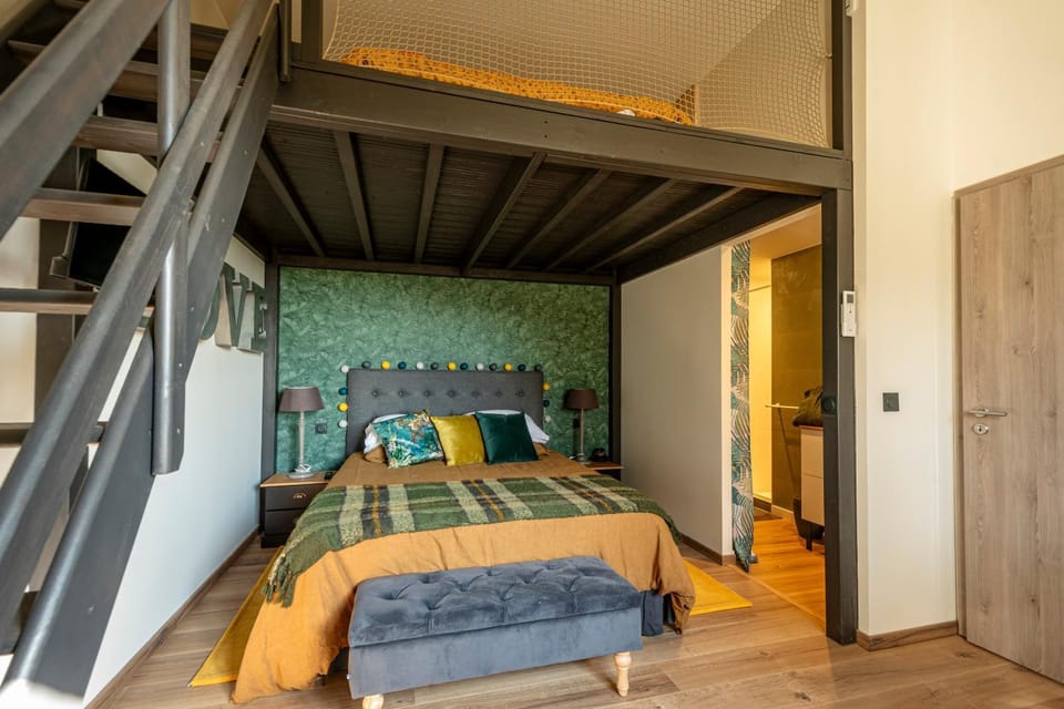 Bedroom, bunk bed