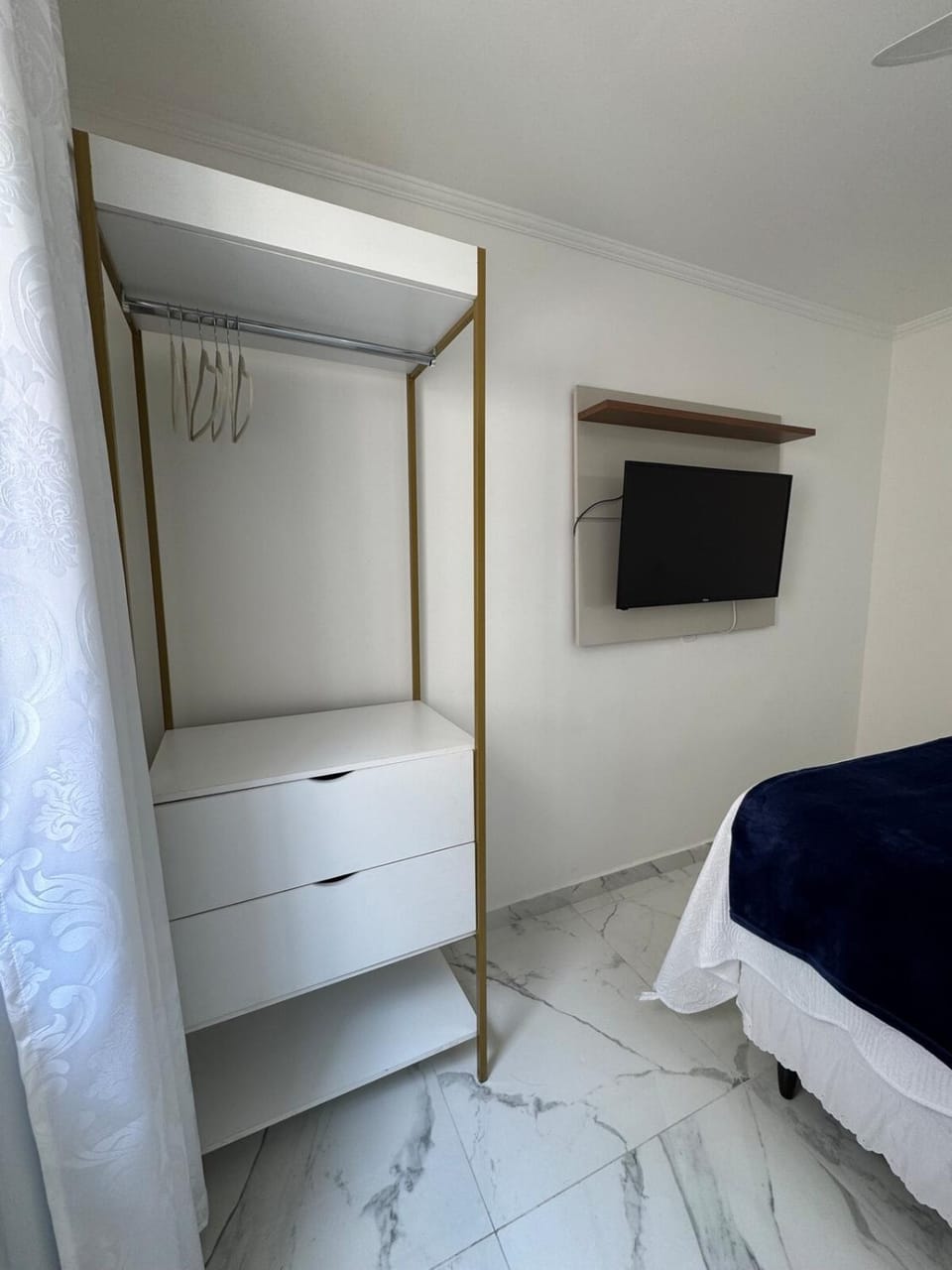 Bed, TV and multimedia, Photo of the whole room, Bedroom, wardrobe