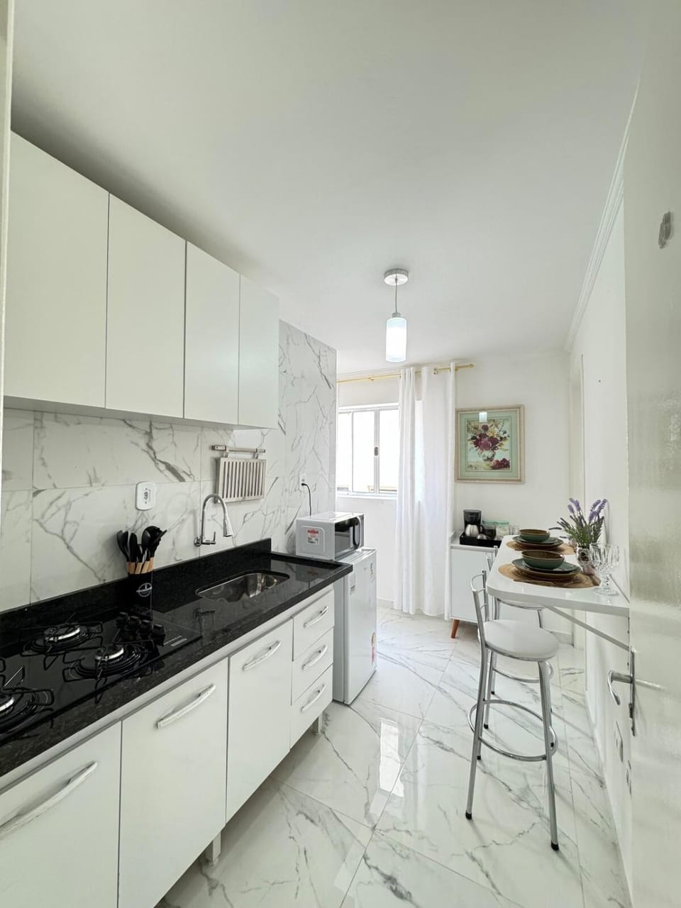 Kitchen or kitchenette, Dining area, stove
