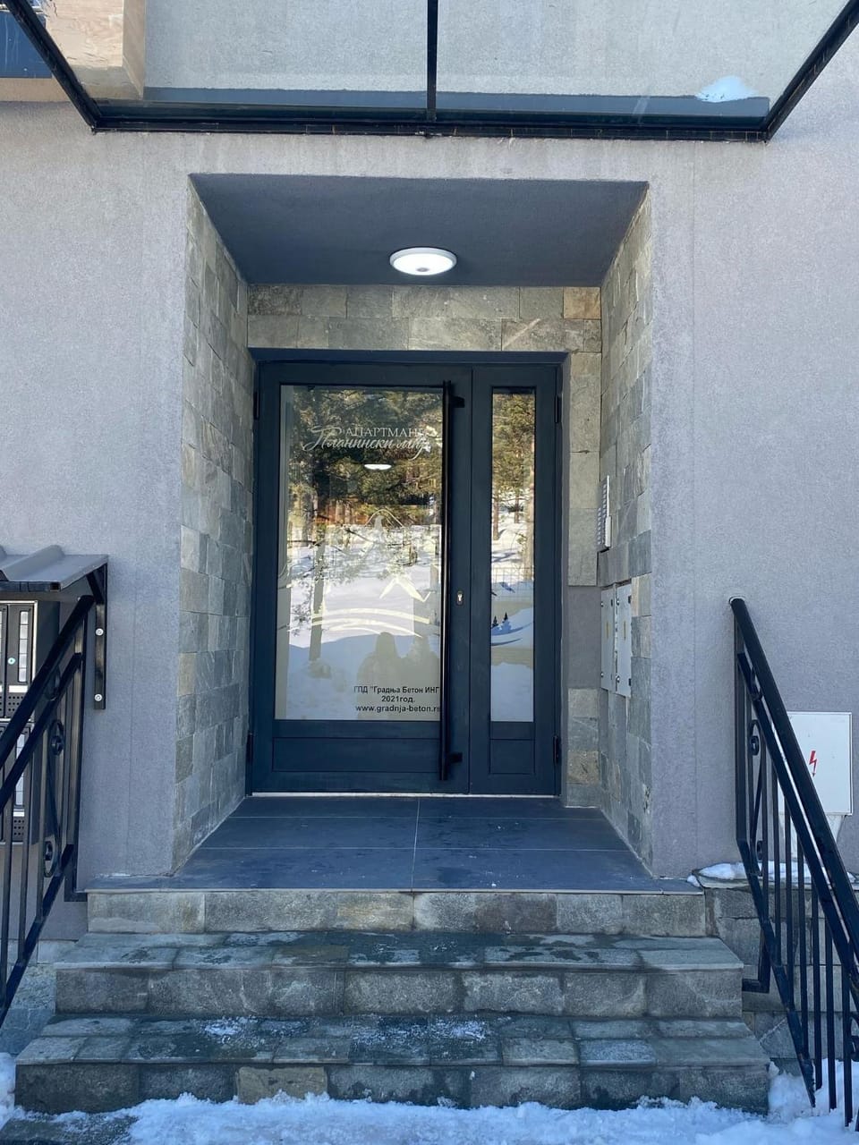 Facade/entrance