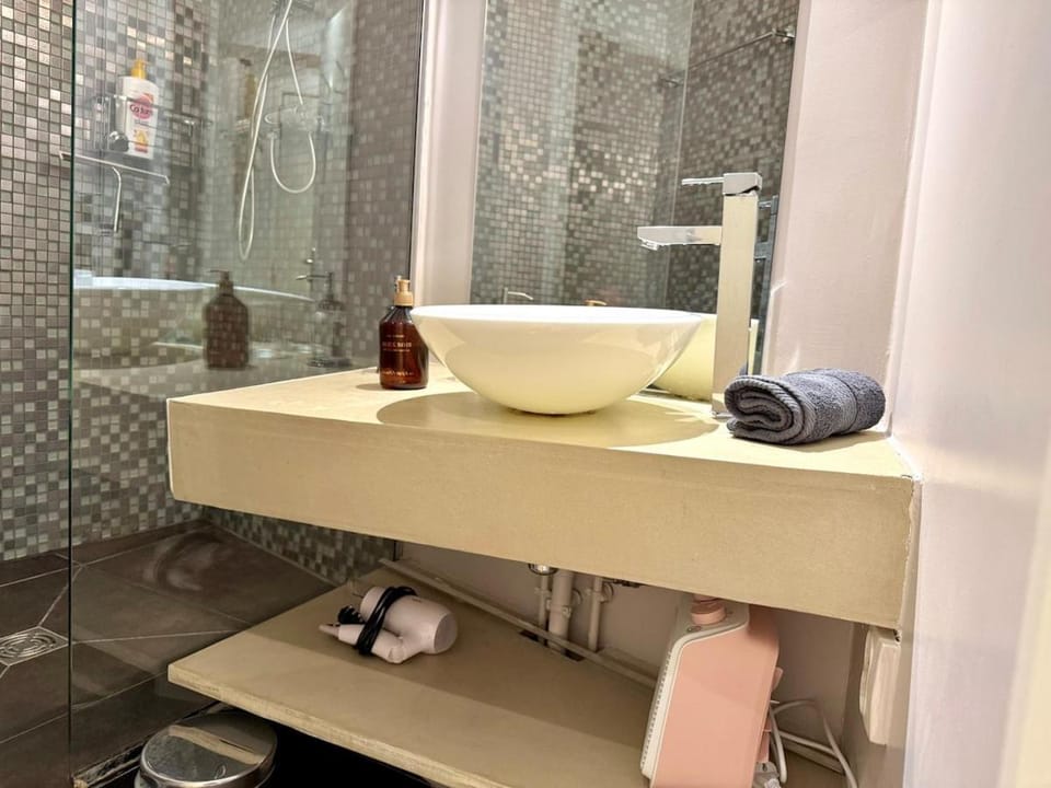 Charmant cocon au cœur de Montmartre Vacation rental in Paris